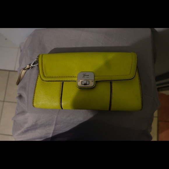 GUESS citron clutch - Picture 3 of 8